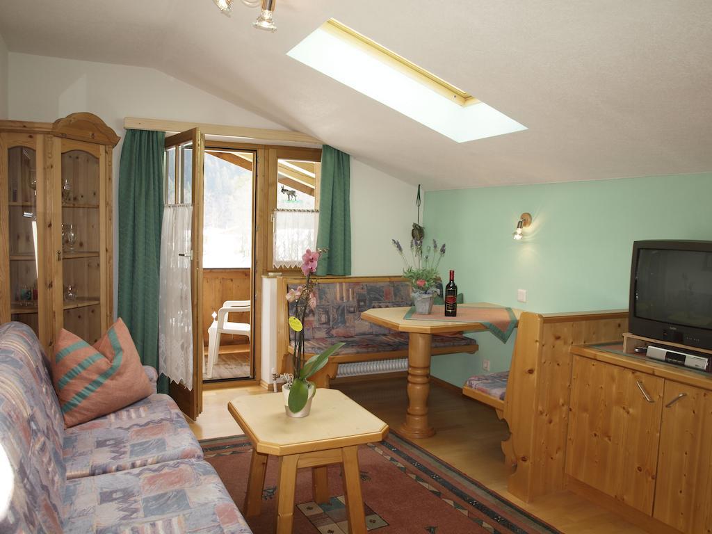 Urblhof Apartment Leutasch Room photo
